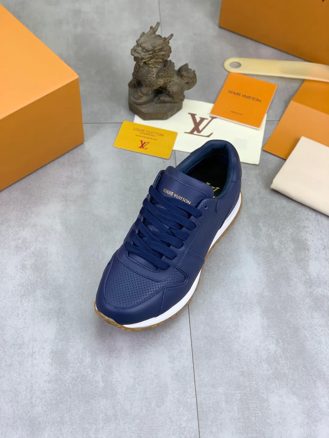 Men's men's shoes 💰P680 new style 💶 punched series [LOUIS VUITTON] (original order) new style 🍀LV Louis Vuitton * - top version of LV classic trendy shoes! Made of imported original cowhide and water-dyed cowhide lining. The latest original wear-resistant rubber combination outsole! High quality products! Multiple colors available, code number: 39-45 (38 46 customized)